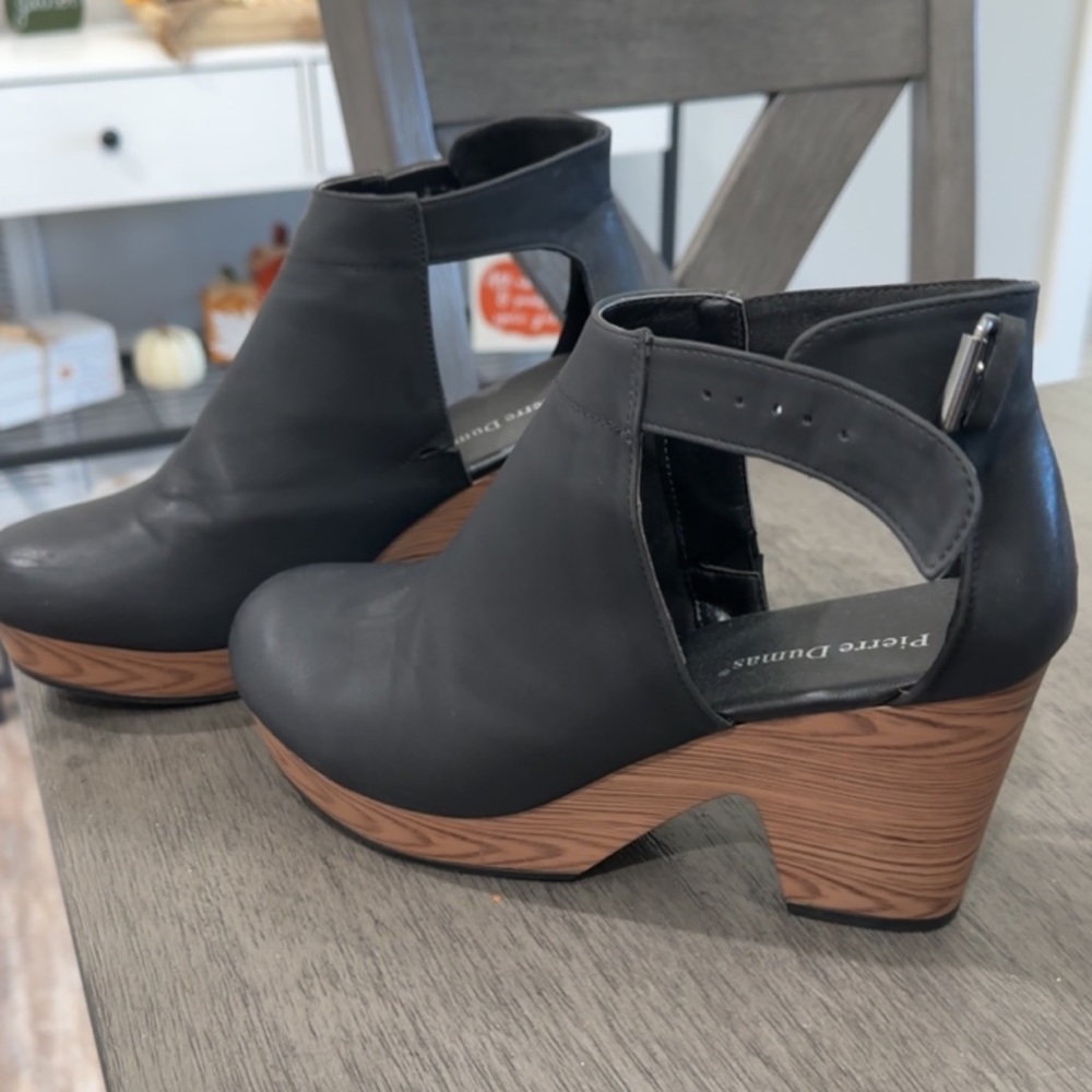 Pierre Dumas, size 9 good condition!